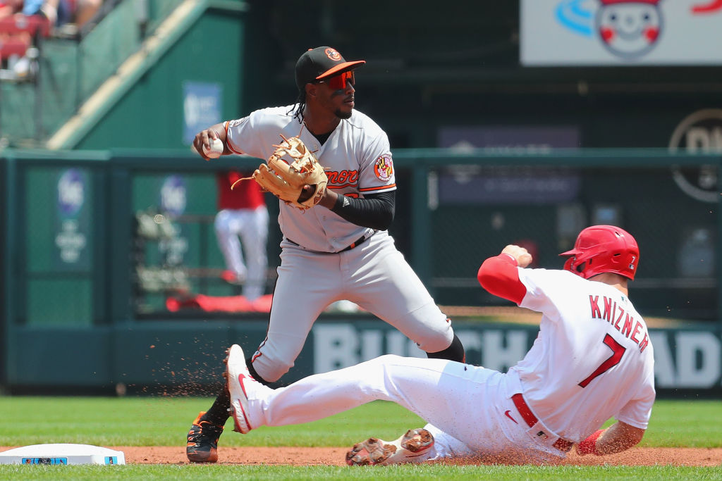 Mateo making strides at short, O’s juggle roster amidst injuries