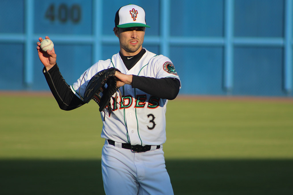 Hyde on Vavra, Orioles introducing Holliday tomorrow at contract signing