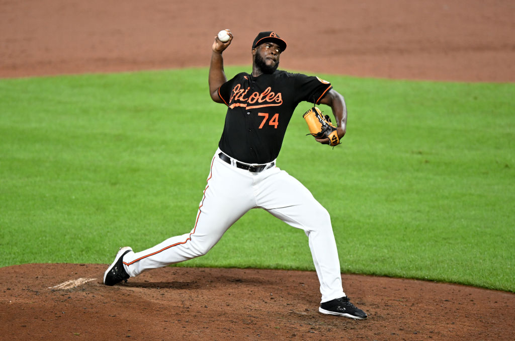 Félix Bautista was bringing the heat in first save chance since the López trade