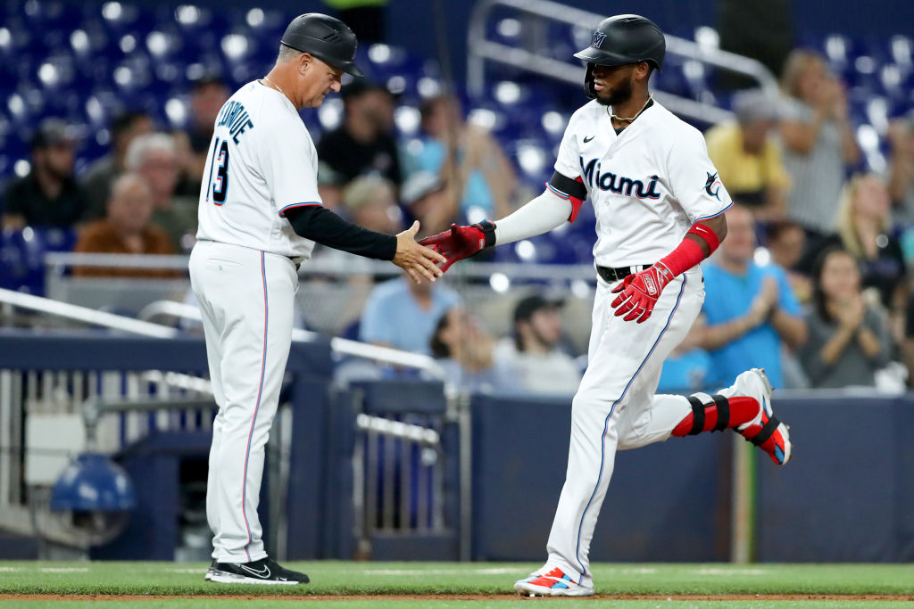 Díaz happy to slow down and stay with Orioles