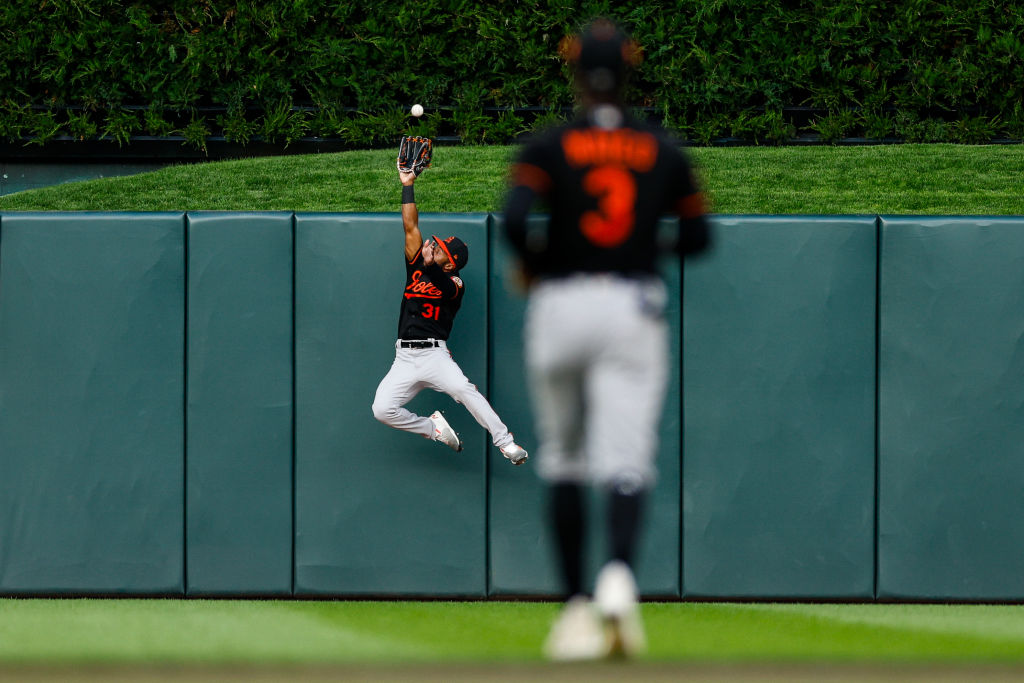 O’s win at Target Field marked by the latest great catch by Mullins