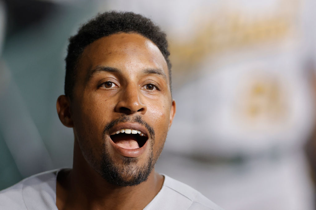 Kemp settles in with new team, reunited with Irvin