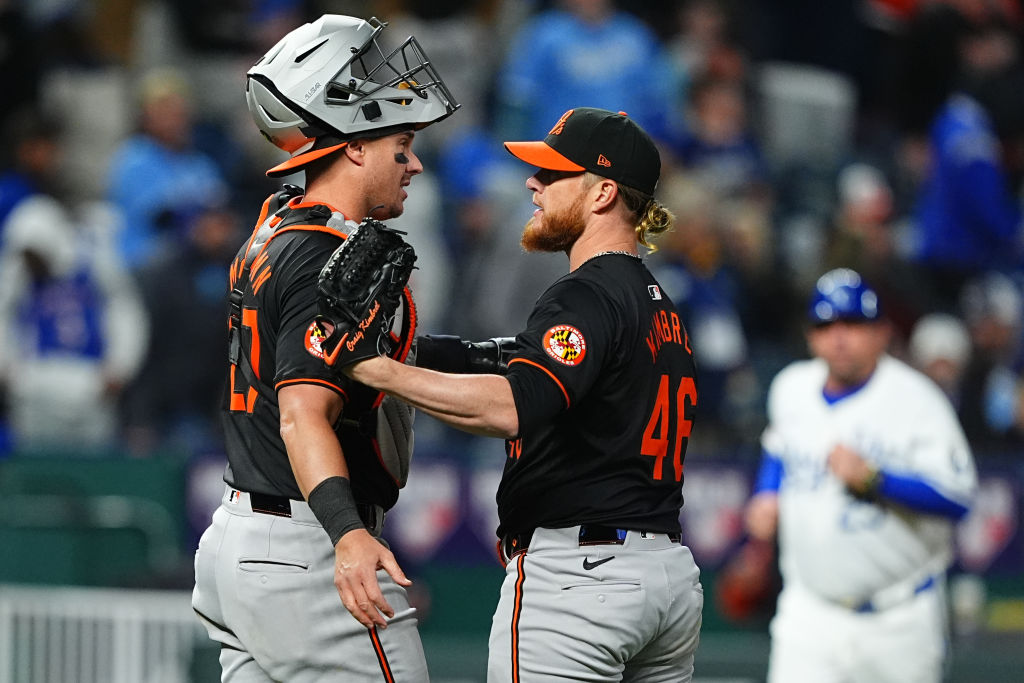 Kimbrel soaking in 422nd save and drying souvenir baseball that came with it