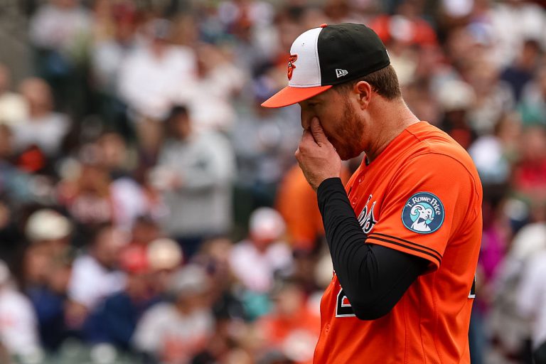 Orioles place Rogers on injured list
