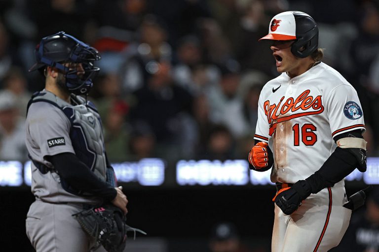 Mayo homer moves Orioles from potential no-hit victim to 3-2 victory (updated)