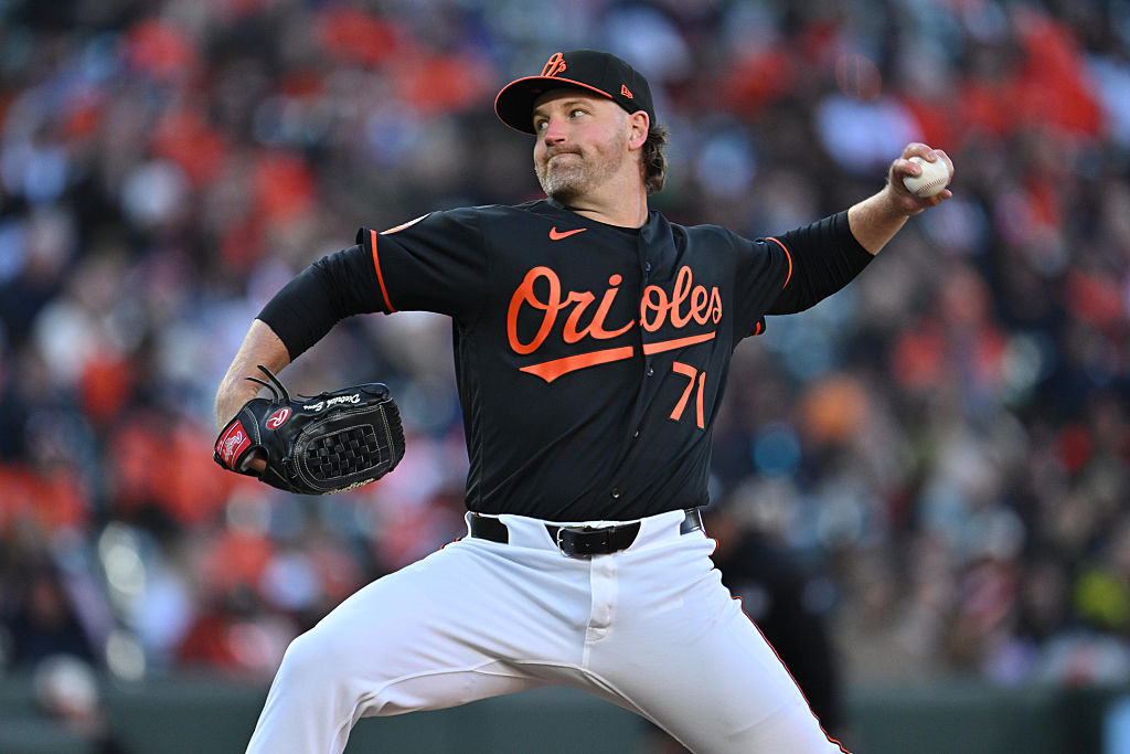 Orioles DFA Enns to make room for Raquet