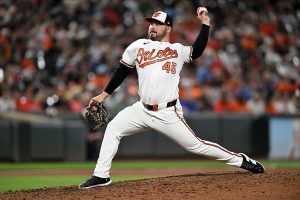Albernaz updates Akin and talks about bullpen usage, Garcia, outside noise and booing