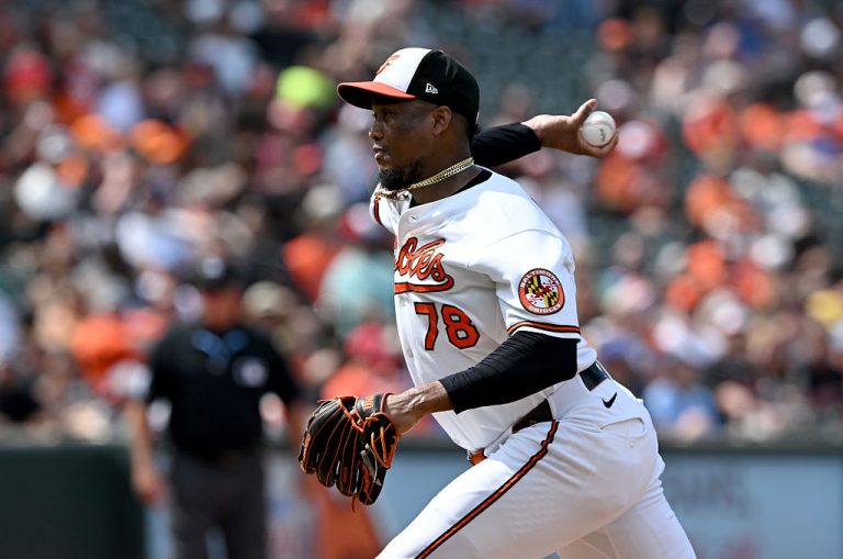 Orioles sign Cano to extension (updated)